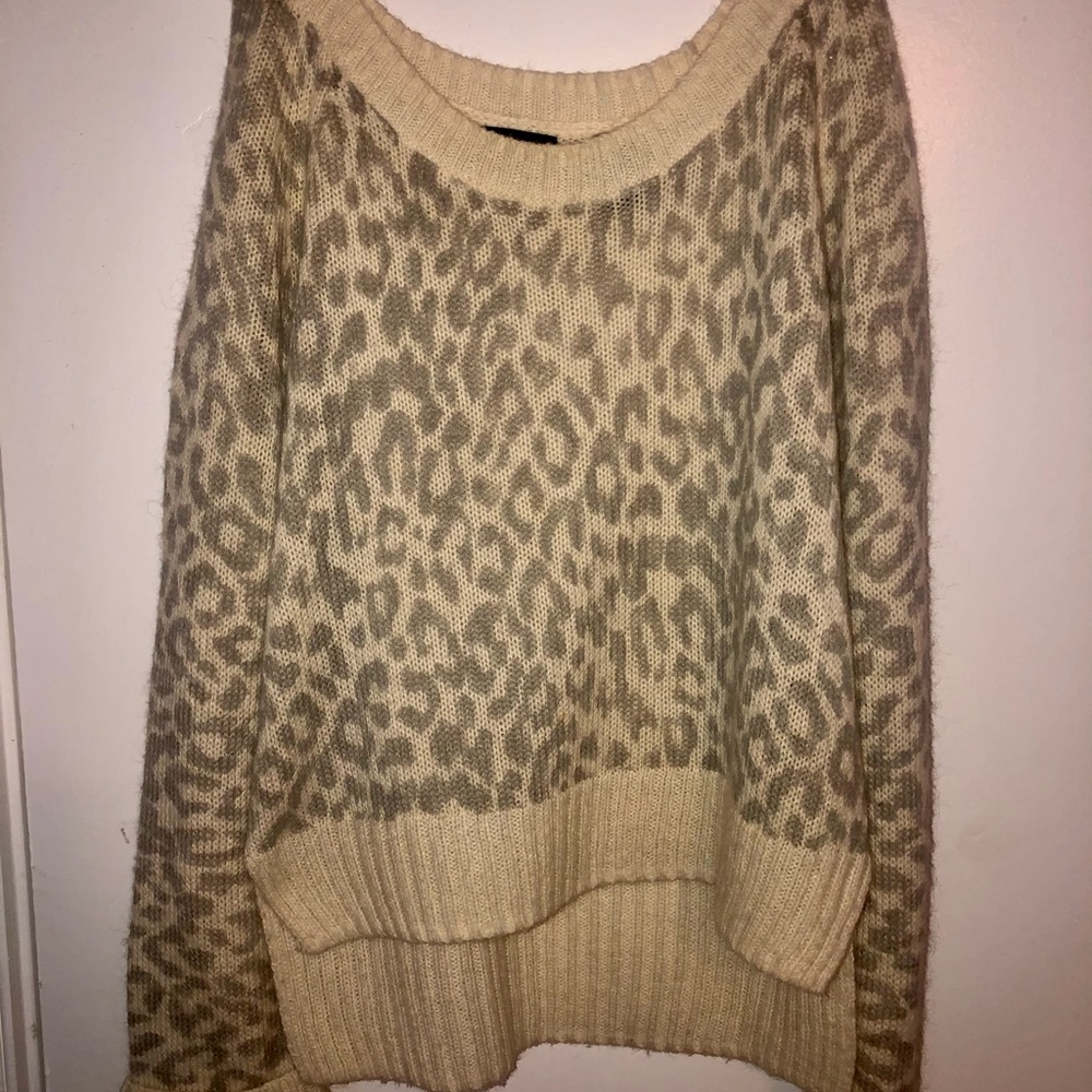 Hi-low cream and grey Macys sweater Size Small